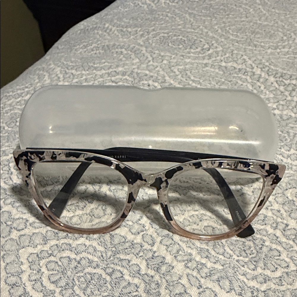 Stylish Tortoiseshell Women's Glasses